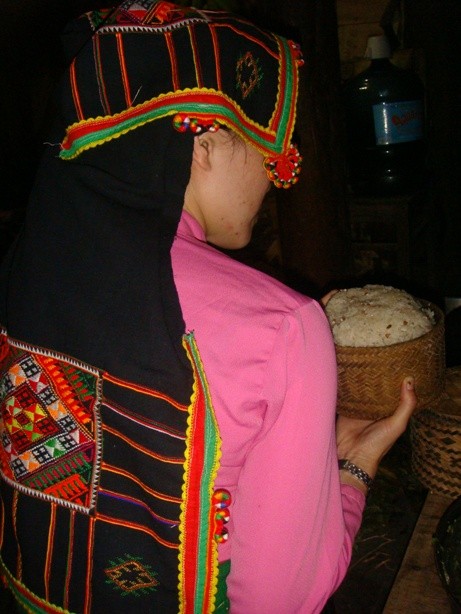 Khan Pieu, the traditional scarf of black Thai women - ảnh 2